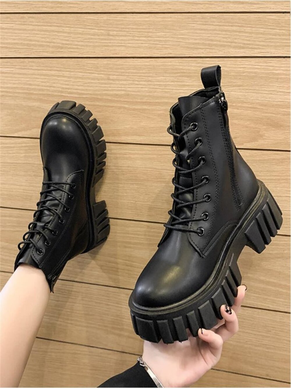 Women's Thick Sole Lace-Up Design Casual Fashion Boots